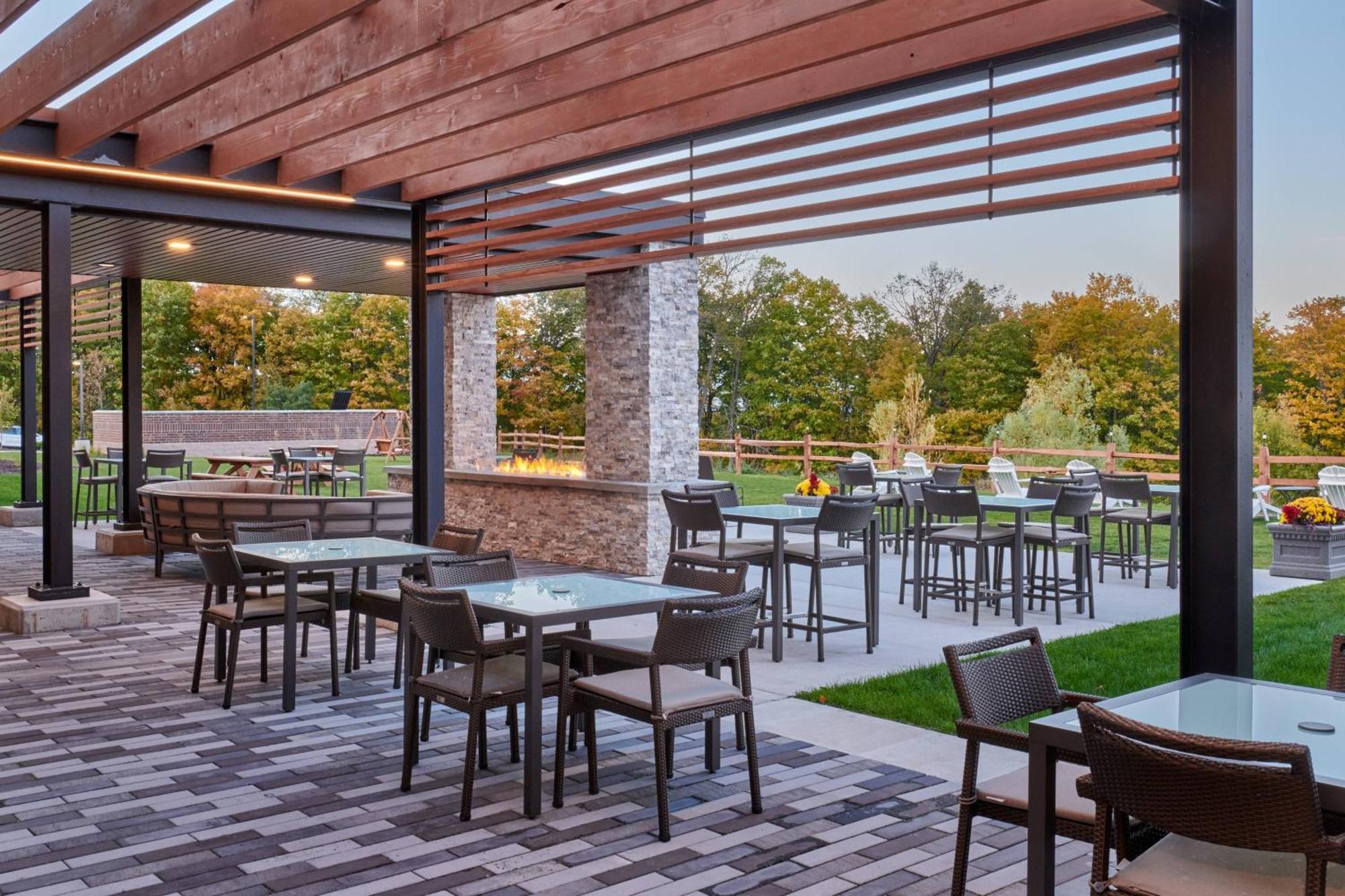 Courtyard By Marriott At Victories Square
