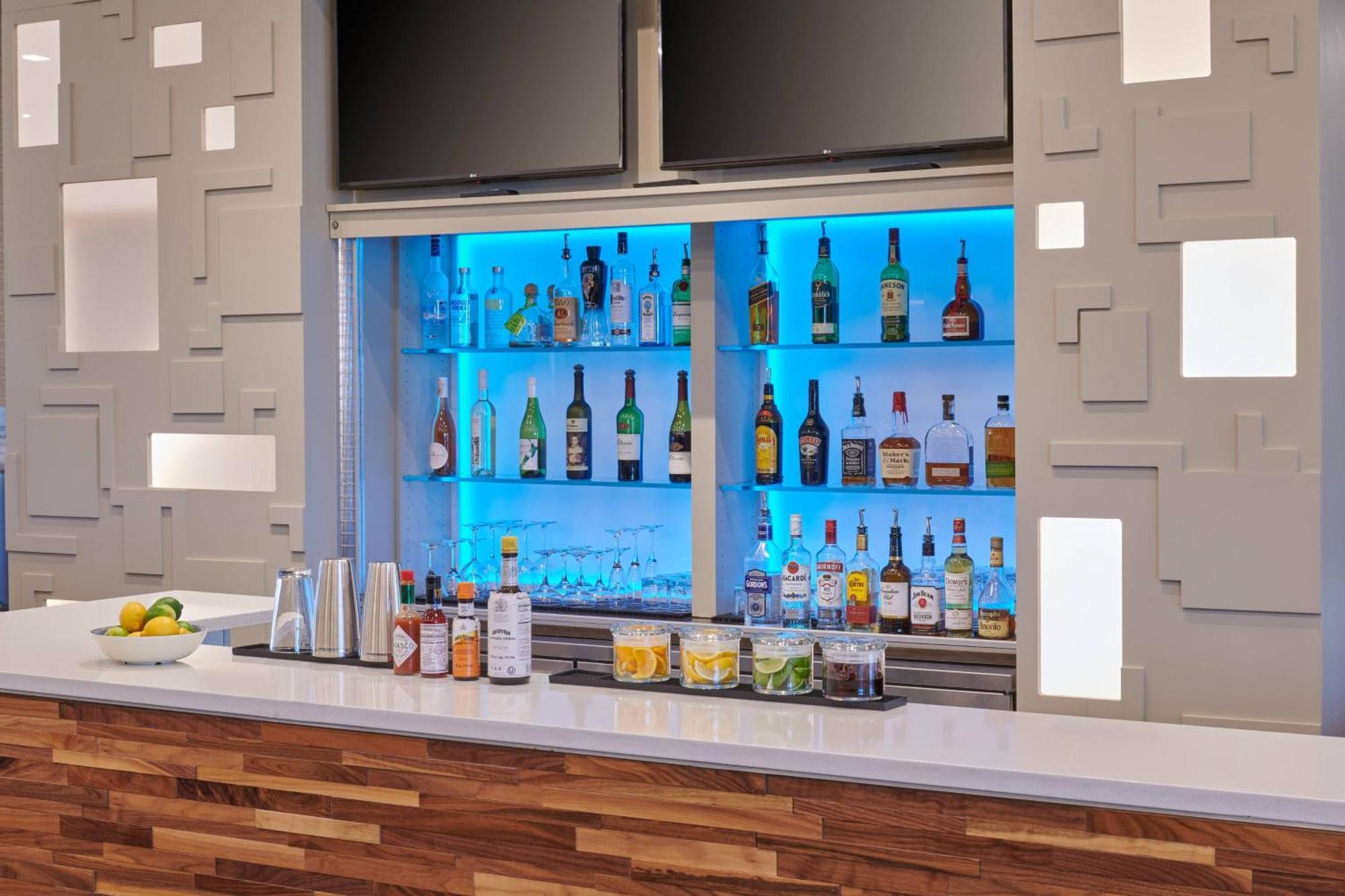Hotel Courtyard By Marriott At Victories Square