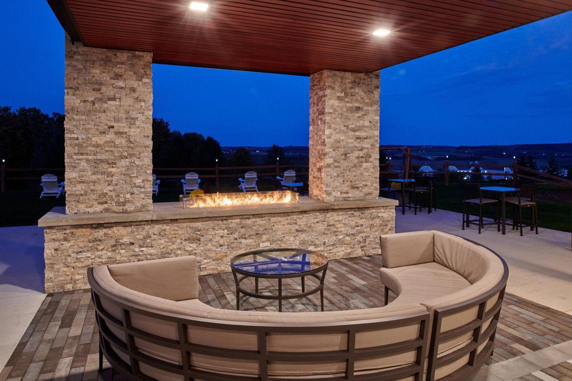 Hotel Courtyard By Marriott At Victories Square