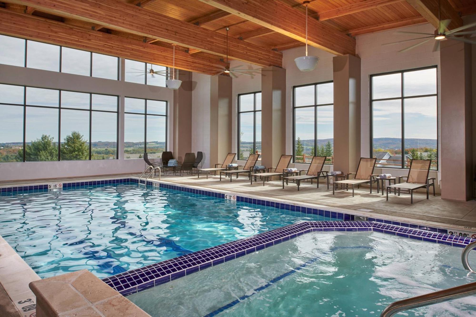 Courtyard By Marriott At Victories Square Hotel