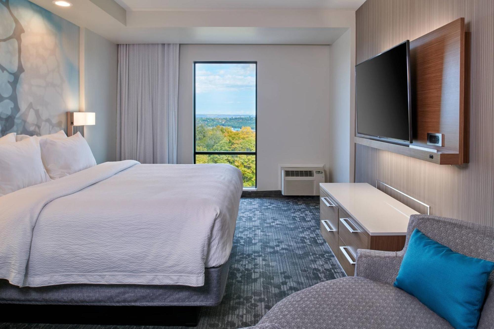 Hotel Courtyard By Marriott At Victories Square 3*