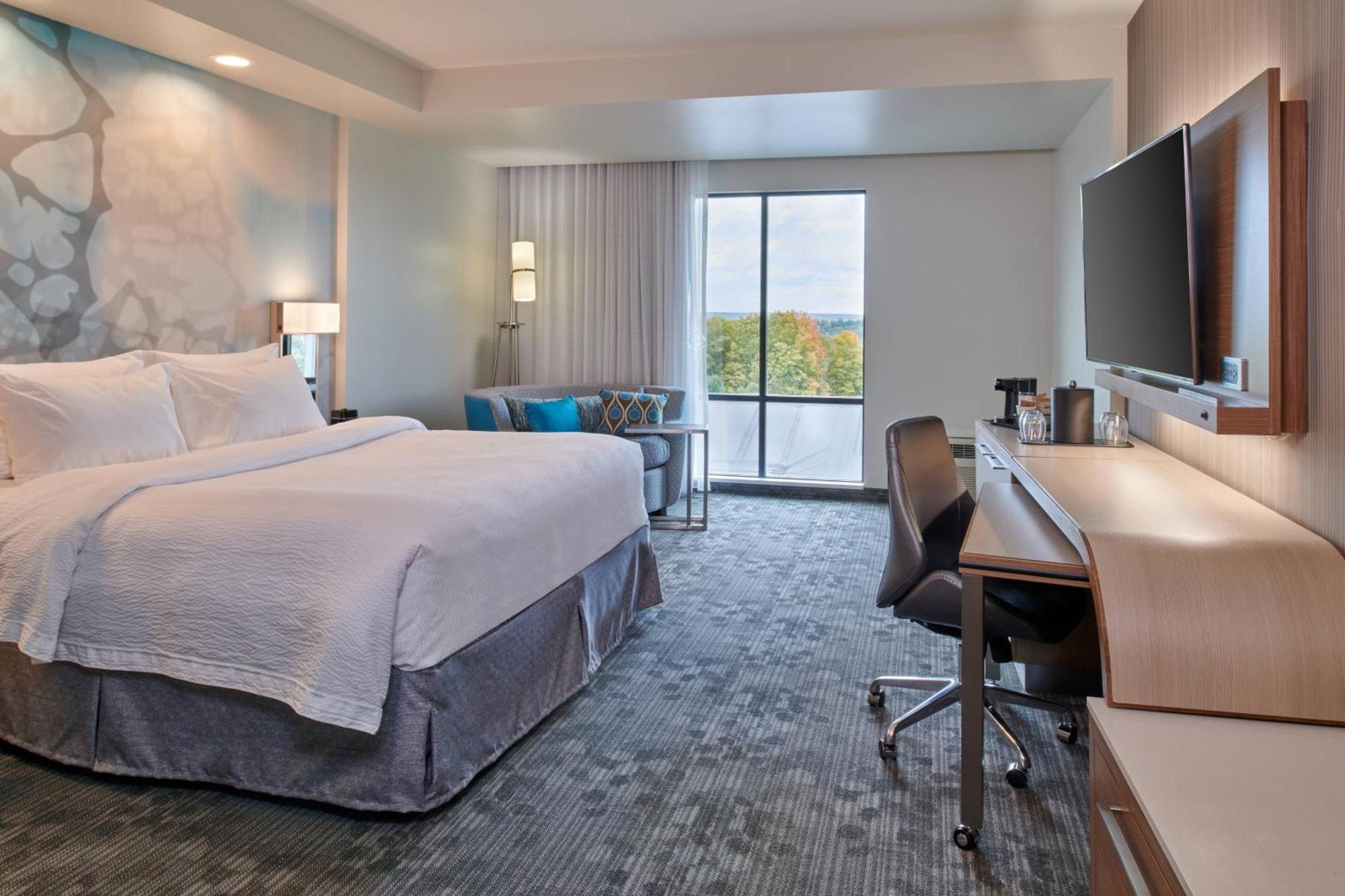 Courtyard By Marriott At Victories Square Hotel Petoskey