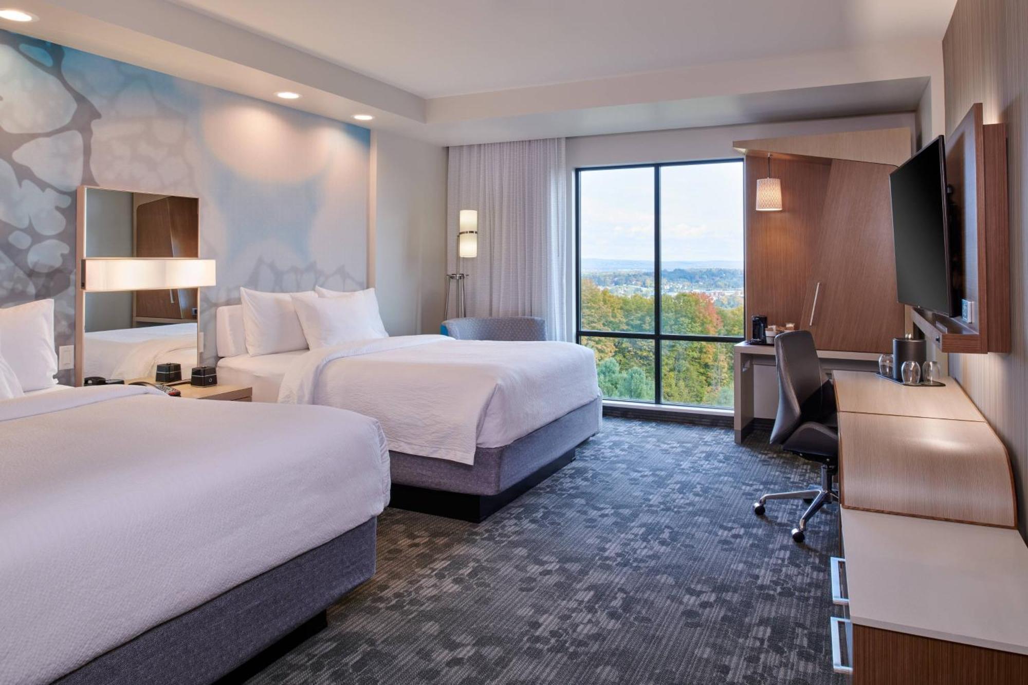 Courtyard By Marriott At Victories Square 3*